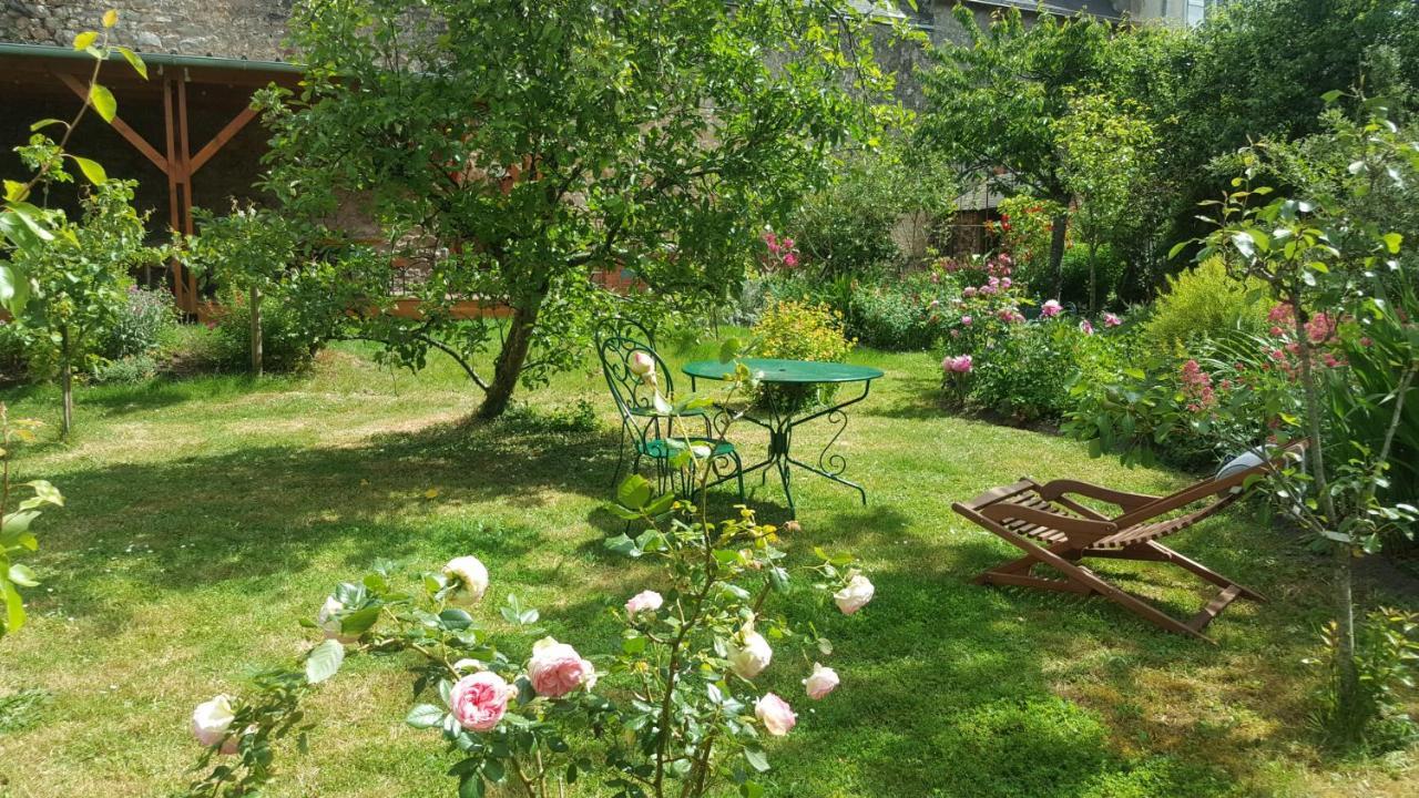Les Hirondelles Hotel Sainte-Suzanne  Bagian luar foto