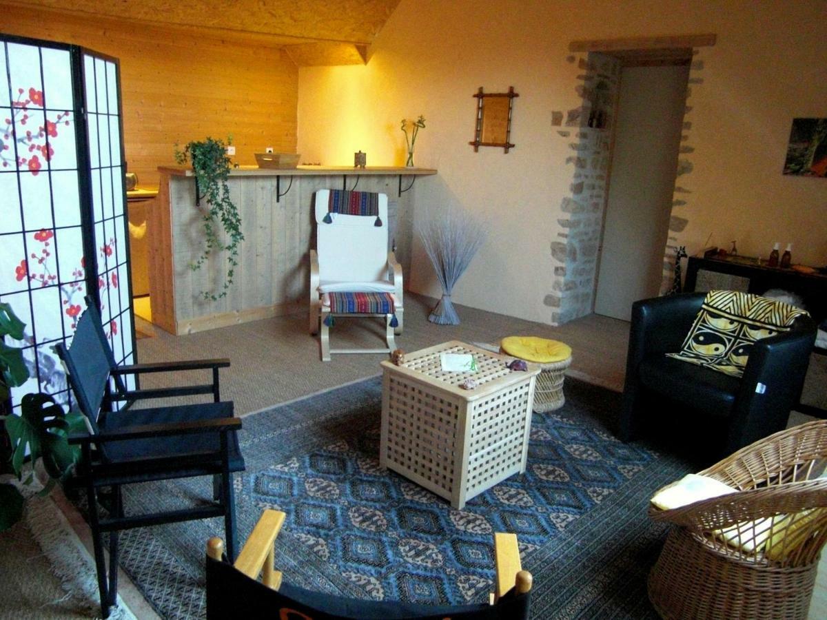 Les Hirondelles Hotel Sainte-Suzanne  Bagian luar foto