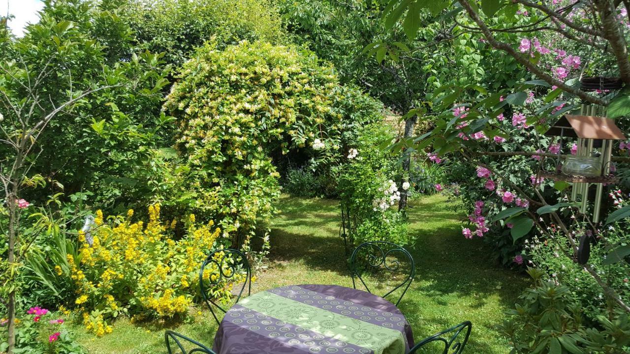 Les Hirondelles Hotel Sainte-Suzanne  Bagian luar foto
